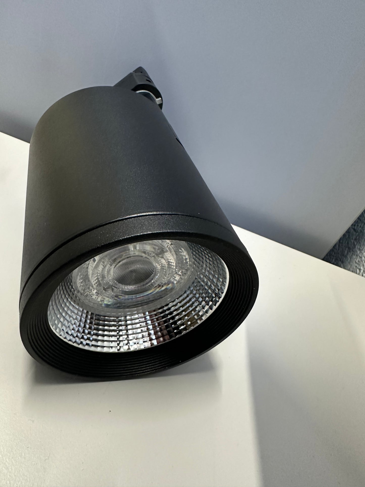 A100: Lampe Schwarz